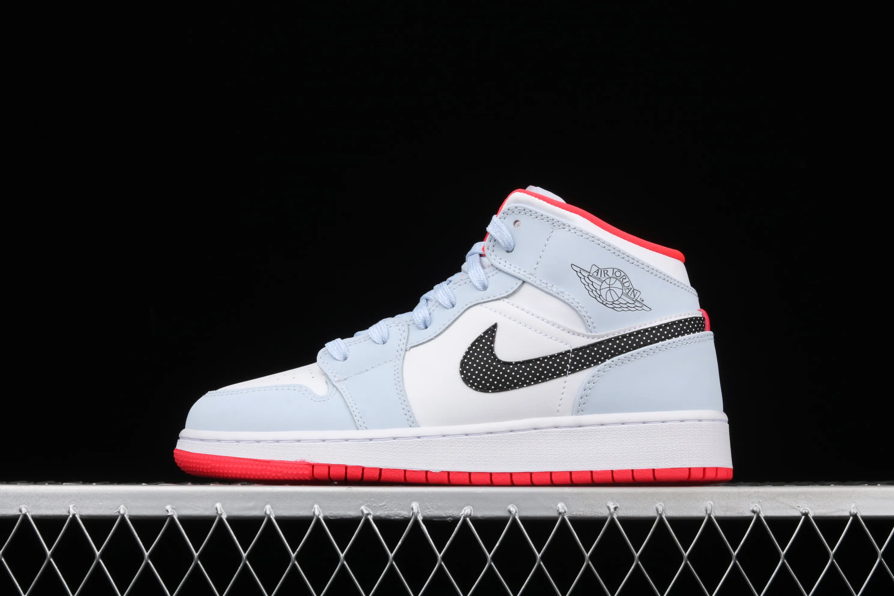 All categories Air Jordan Jordan series basketball shoes Air Jordan 1 Mid Air Jordan 1 Mid AJ1 Joe 1 snowflake ice blue color mid-top basketball shoes 555112-400